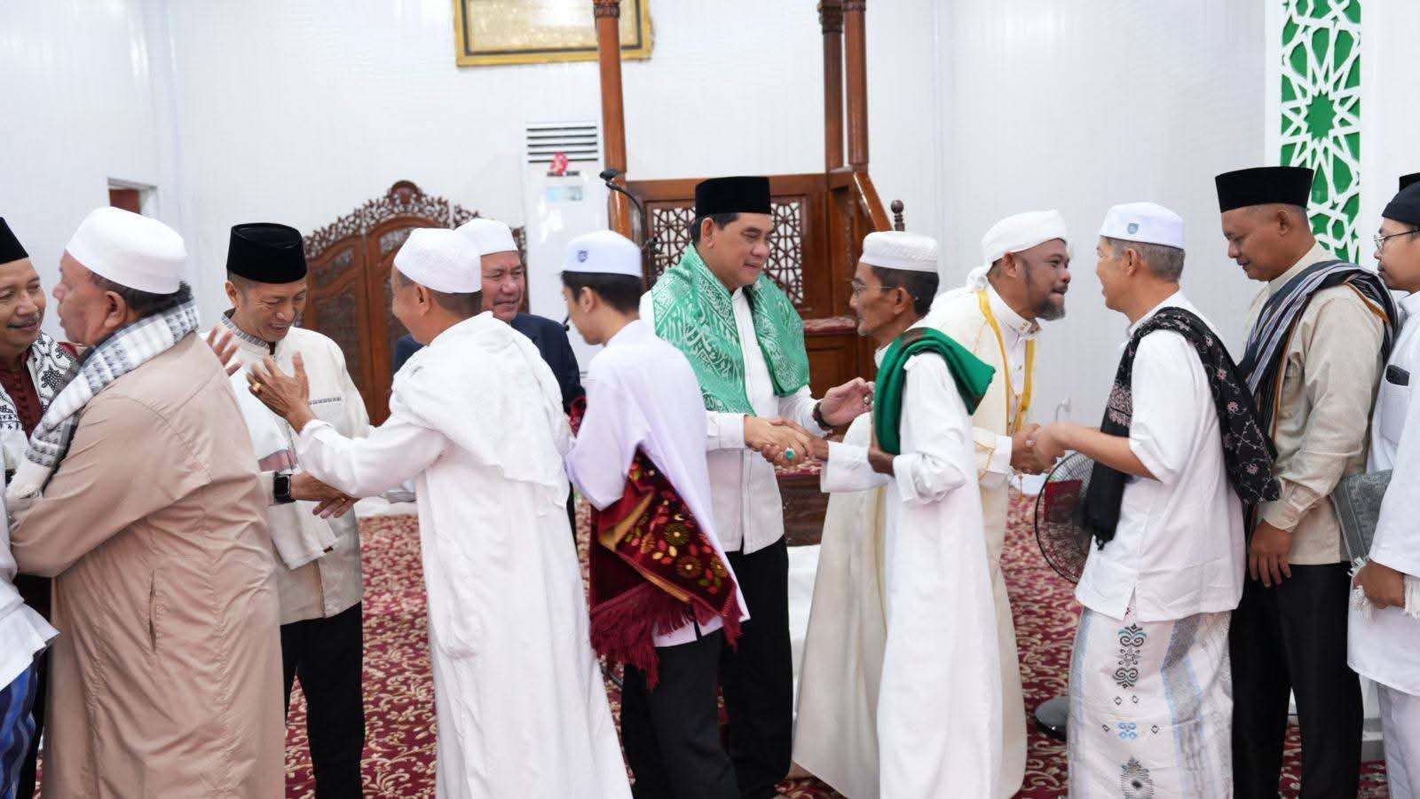 Bupati Shalahuddin Shalat Idul Fitri Bersama Warga, Ajak Perkuat Persatuan dan Semangat Membangun Barito Utara