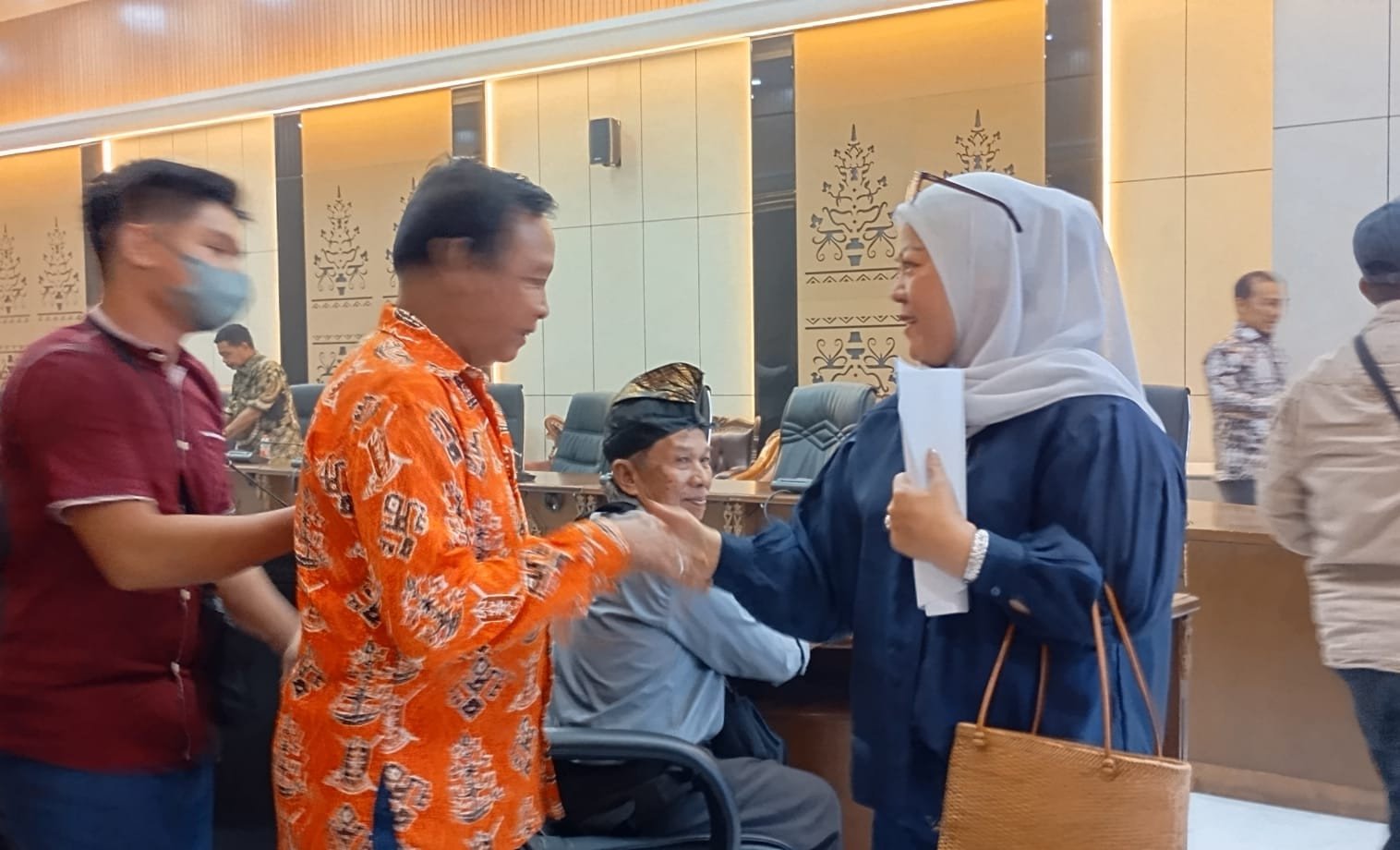 Hj Henny Rosgiati Siap Turun Langsung Cek Jalan Hauling di Lahei